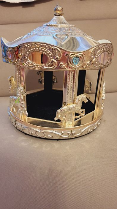 Vand carusel rotativ