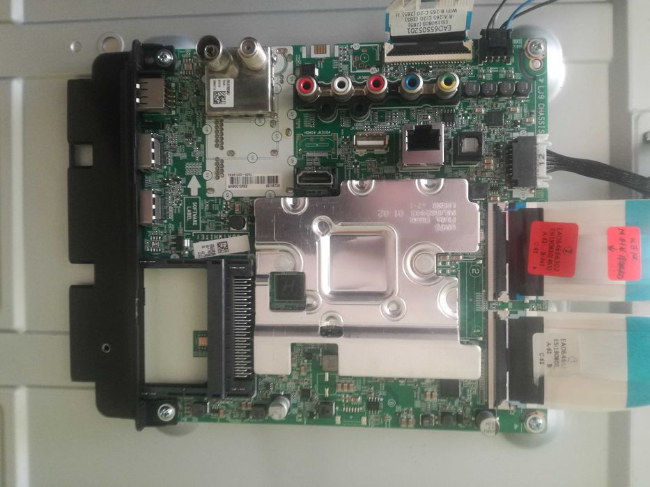 Продавам части без матрицата  от Телевизор LG 43"UM7000PLA