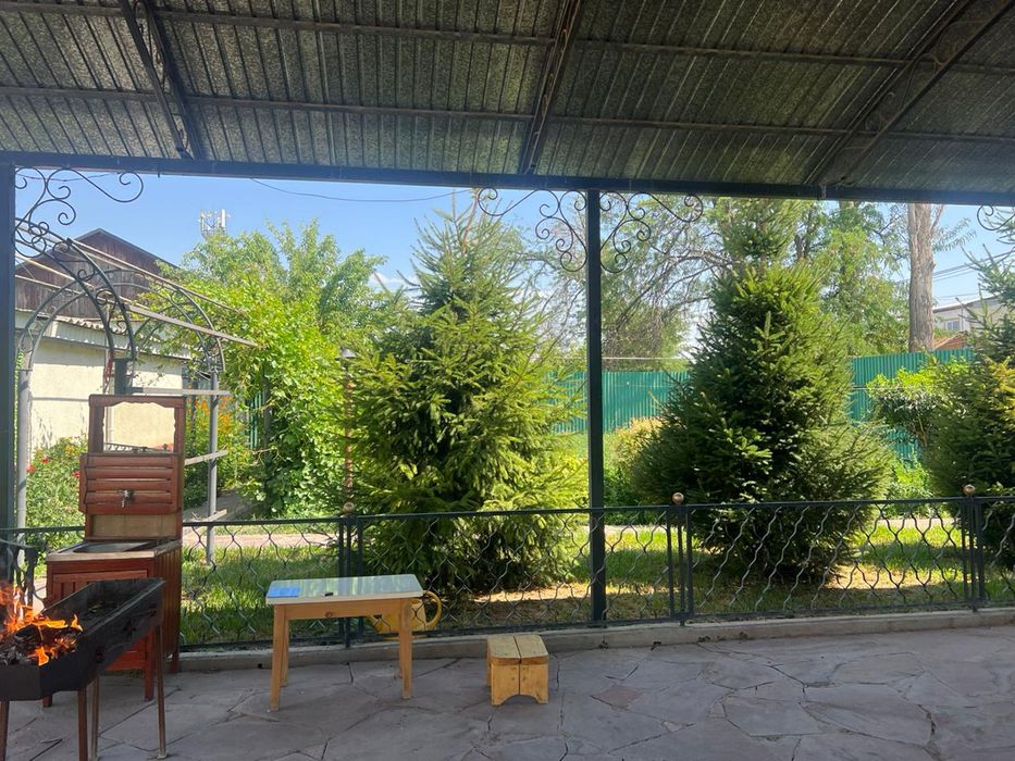 Үй сатылады,жері үлкен