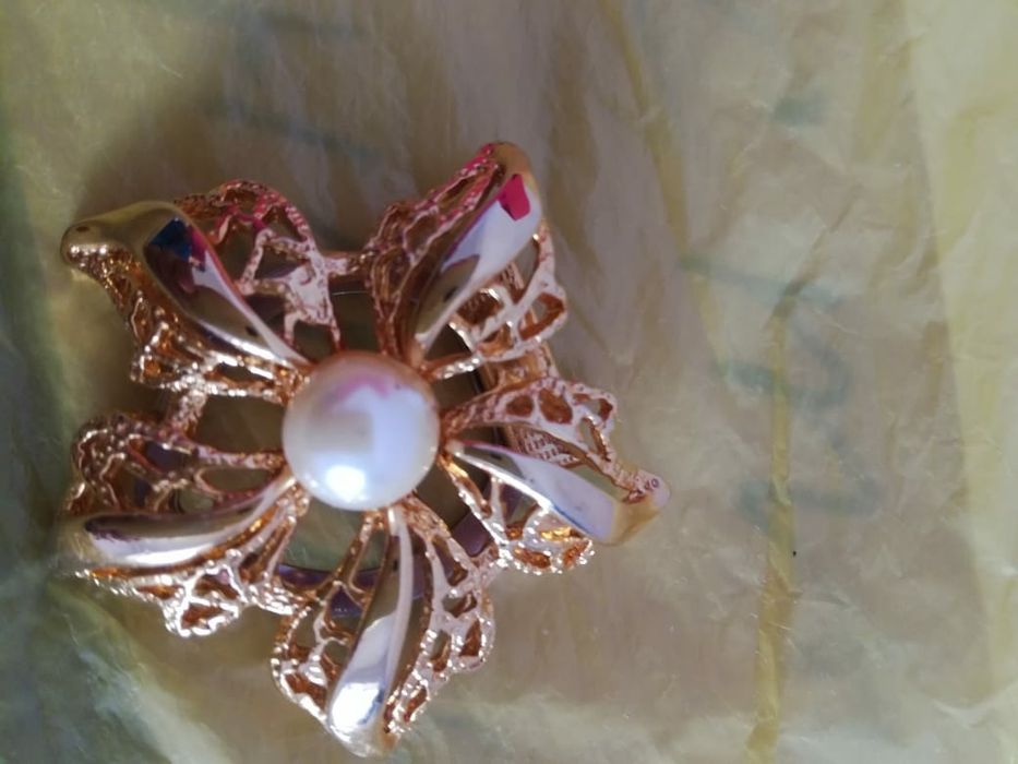 брошь  с жемчугом