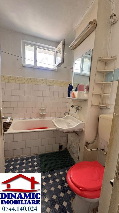 Ap 2 camere decomandat, etaj 3 – Precista, zona Școala 10, 49 000 Euro