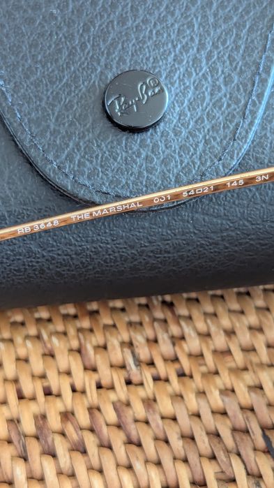 Слънчеви очила Moschino Ray -Ban Furla Ana Hickmann