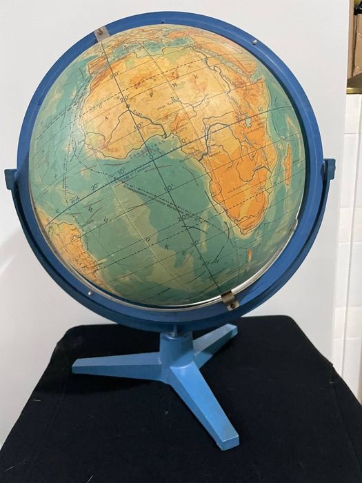 Глобус винтажный времен СССР