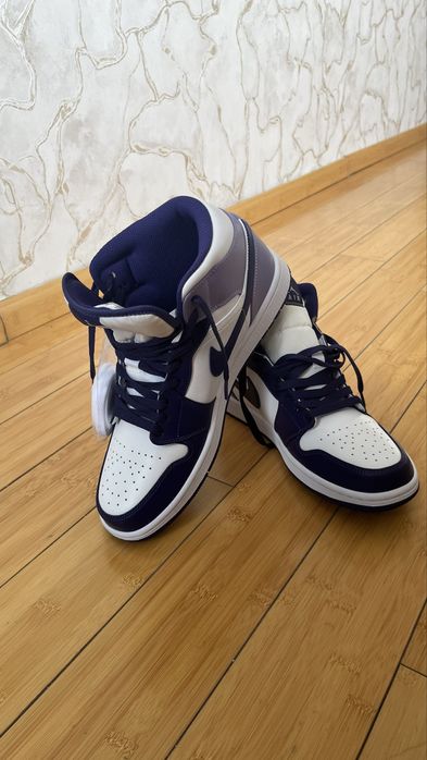 Кроссовки оригинальные, стильные, легкие