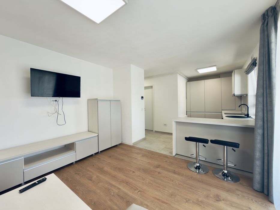 Apartament cu 2 camere de inchiriat in zona Tractorul la Kasper ,et 2 cu loc de parcare