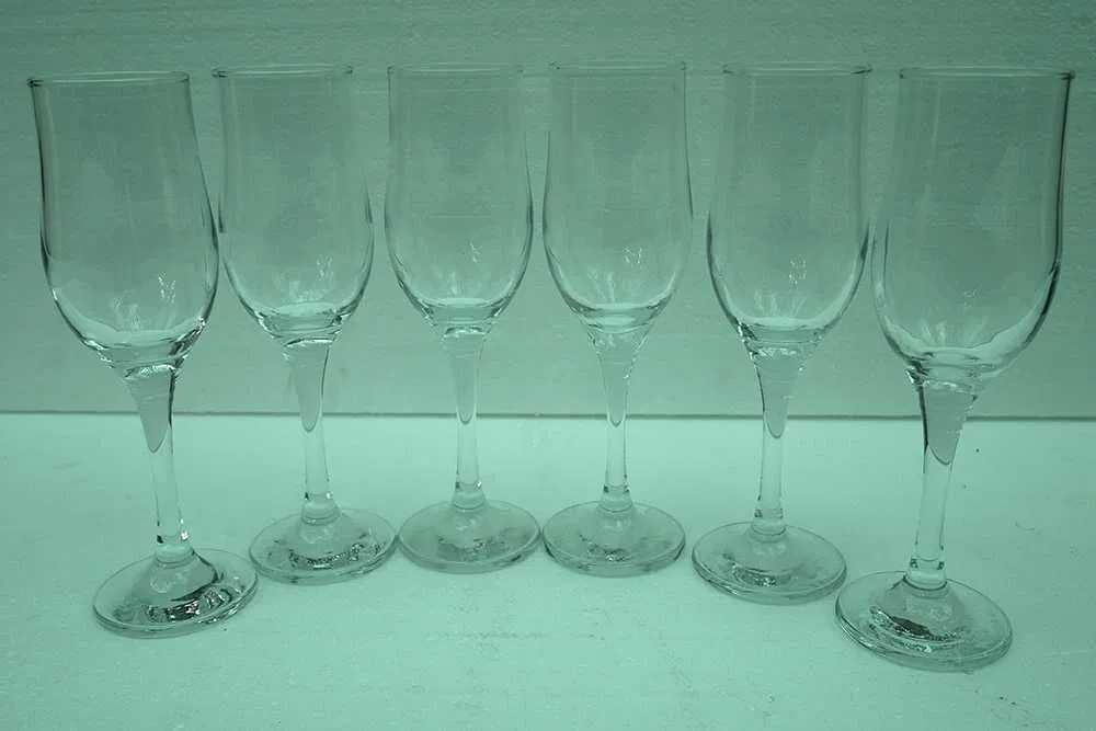 Pahare, vaze, tavi din sticla