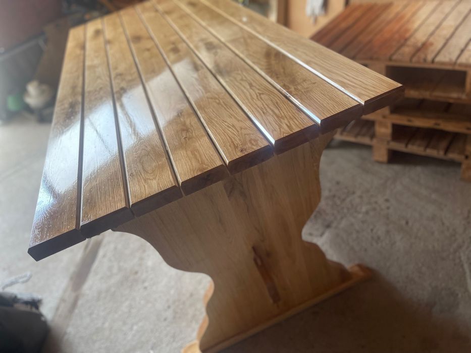 Vând masa din lemn masiv (stejar)