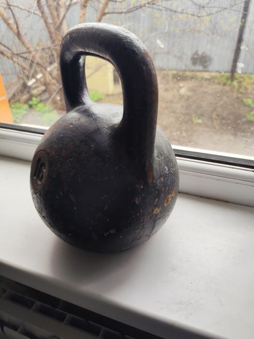 Продам советскую гирю на 16 кг