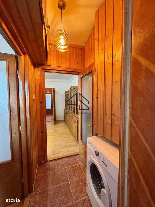 De închiriat | Apartament cu 3 camere, bucătărie închisă | Centru