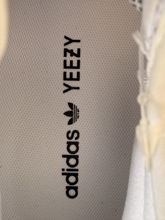 Yeezy 350 noi cu etichete