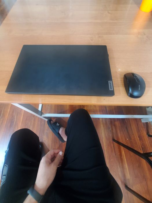 Lenovo V15 Noutbuk