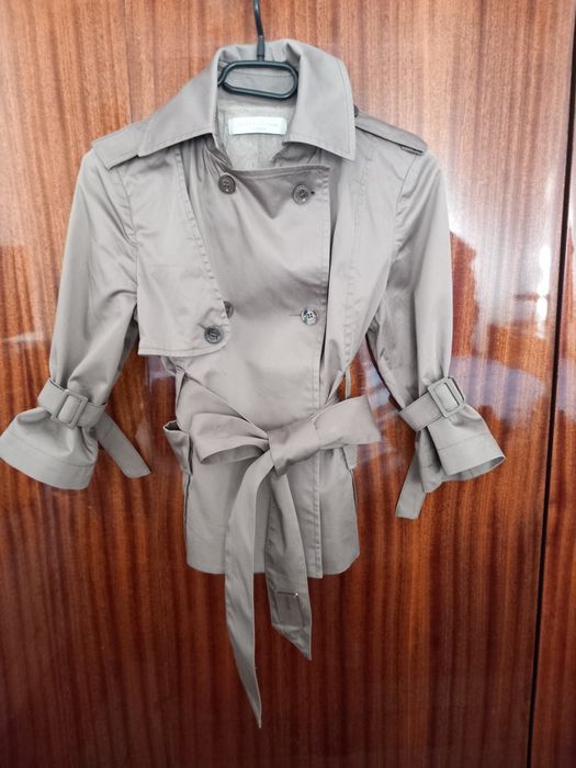 Дамски ризи H&M размер M и тренчот Guess