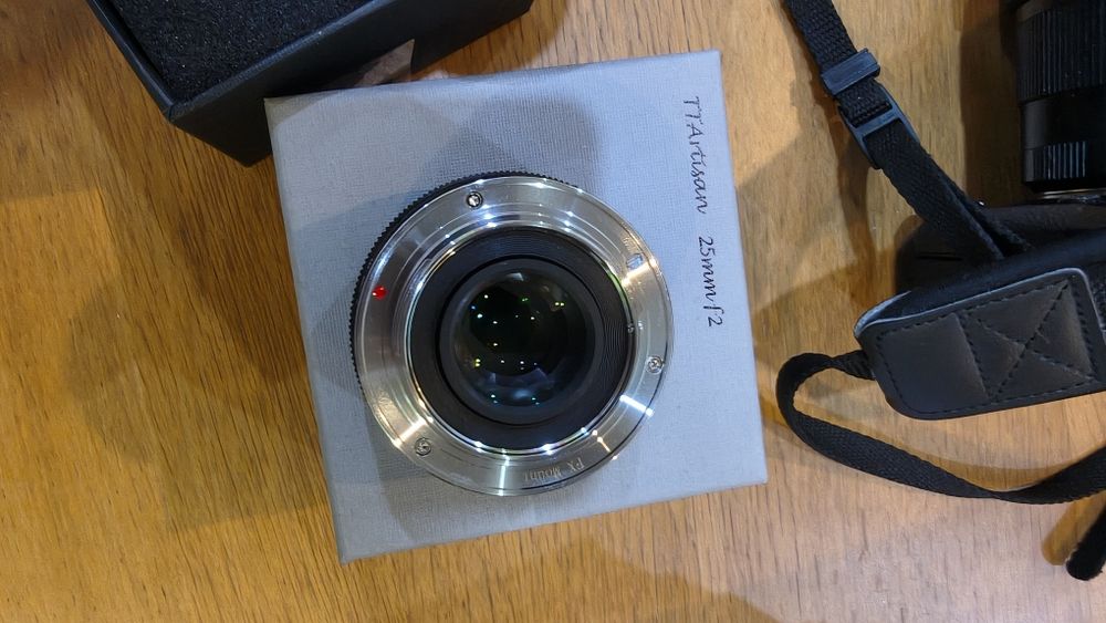 Obiectiv Fujifilm 25mm f2, Tt-artisan