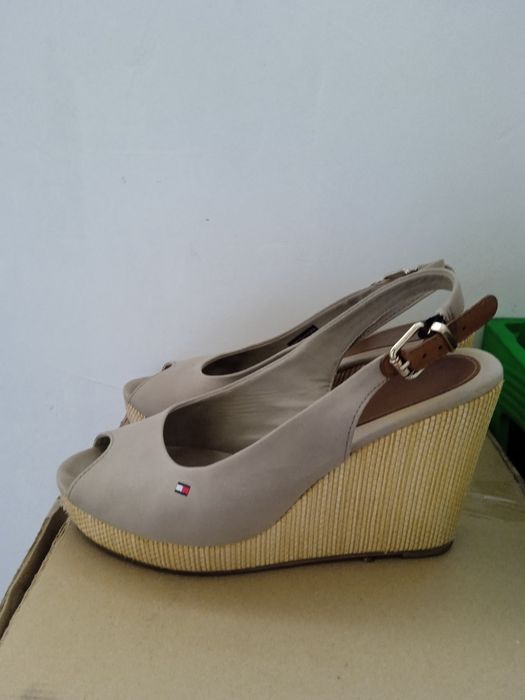 Сандали Tommy Hilfiger 39 номер