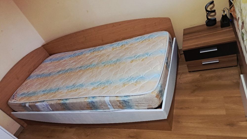 Легло с повдигащ механизъм