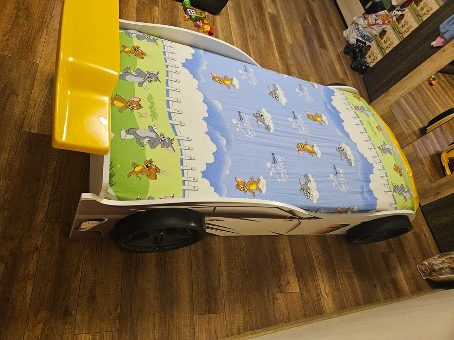 Детско легло кола жълто