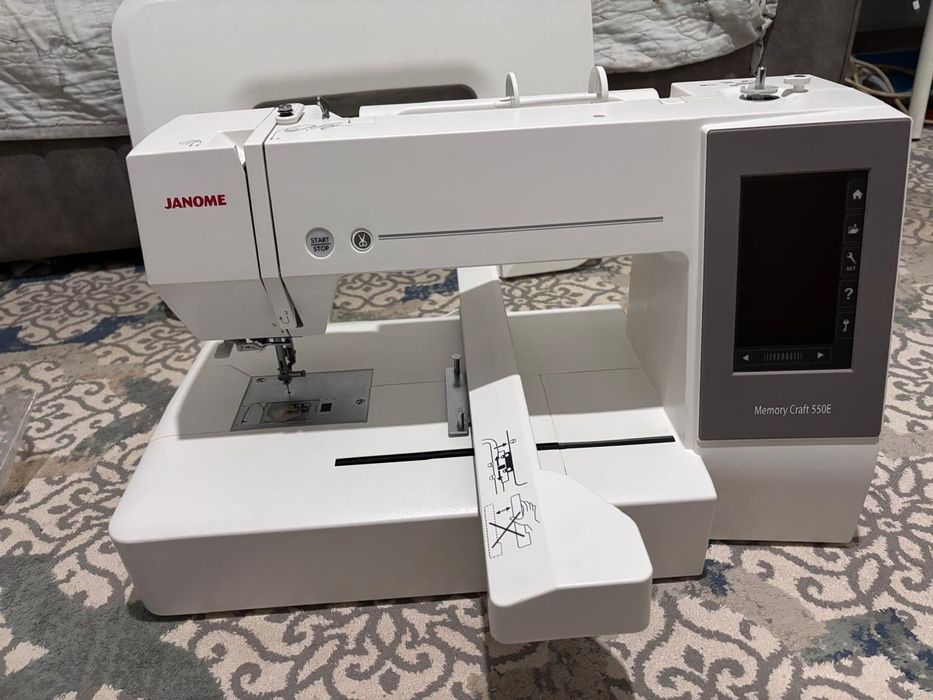 Janome Memory Craft 550E вышивальная машина
