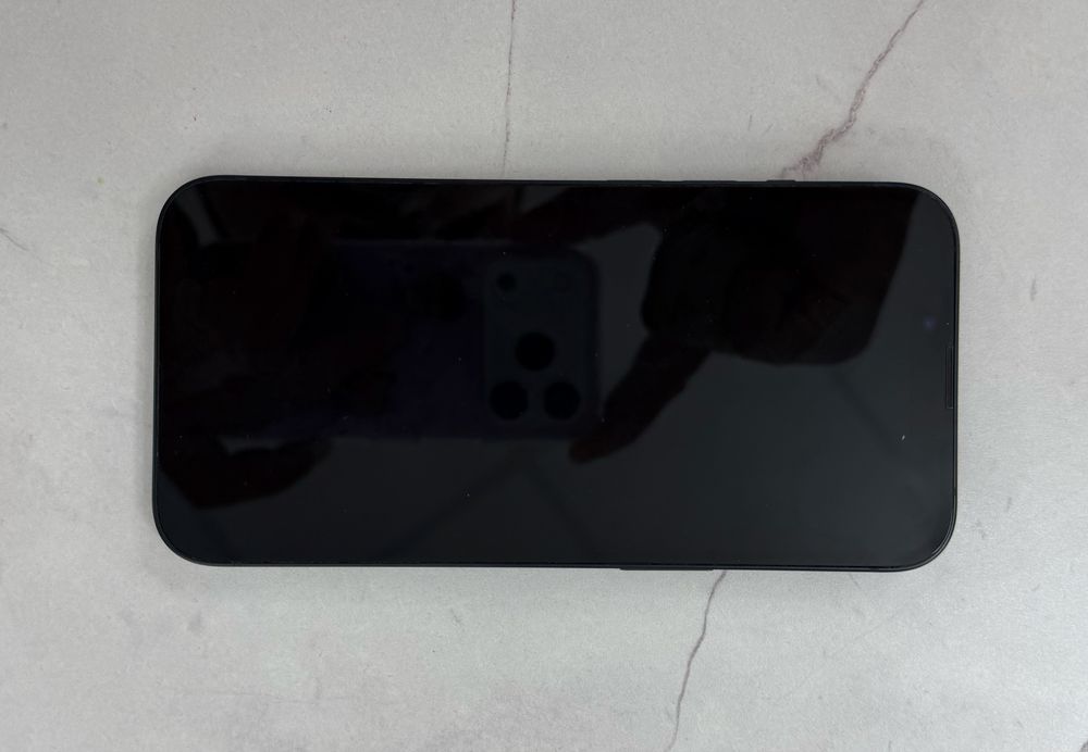 Продам Iphone 13
