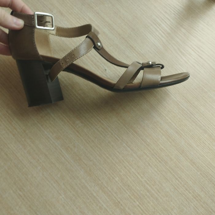 Продам босоножки