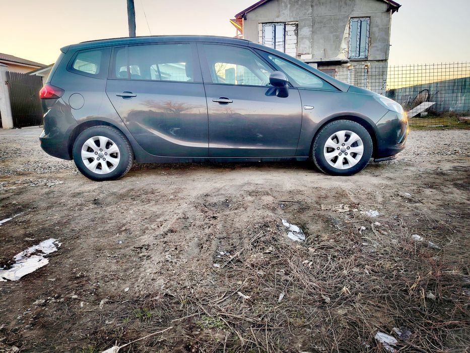 Opel Zafira E6. 2015