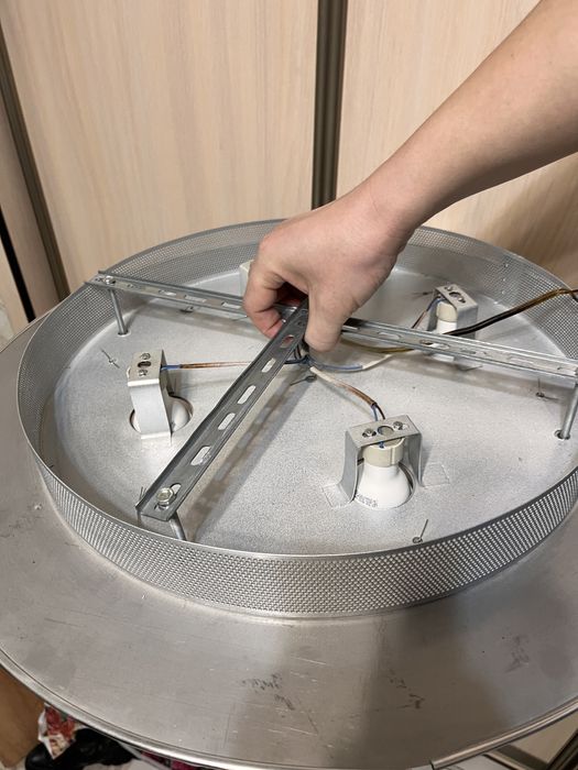 Продам люстру быстро