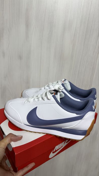 Nike кроссовки продам