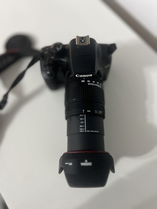 Canon EOS 550D cu obiectic Sigma 18–200mm OS
