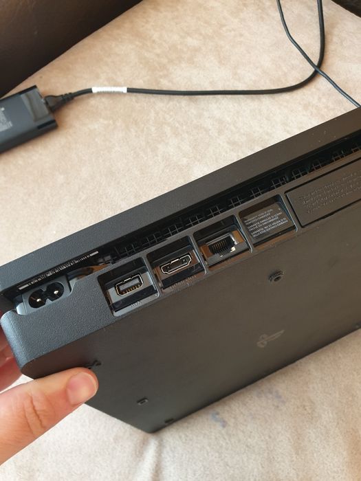 PS4 slim + много PlayStation игри