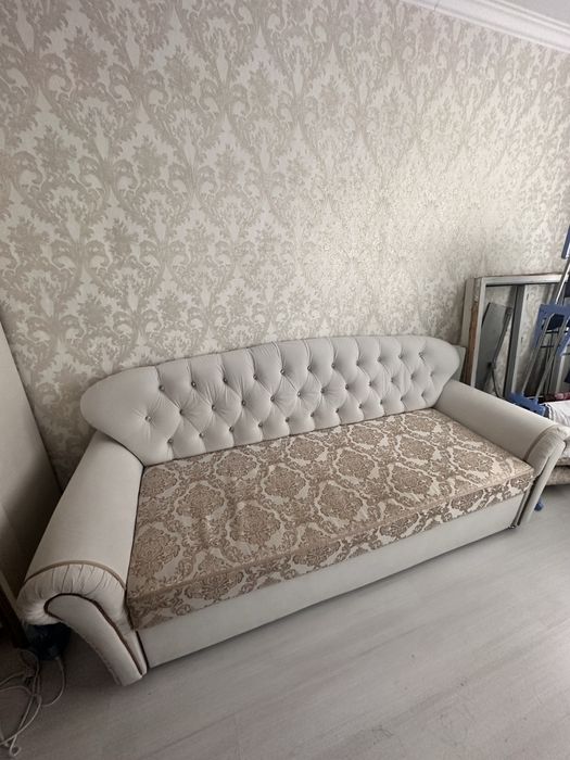 Диван продается.