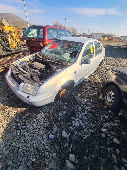 VW Бора  1.6 бензин на части