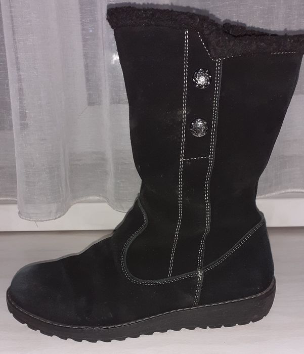 Продам теплую зимнюю обувь для девочки