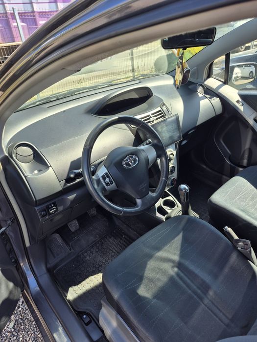 TOYOTA YARIS 2009