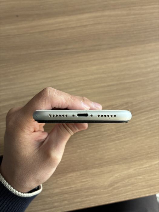 iPhone XR белый 128гб