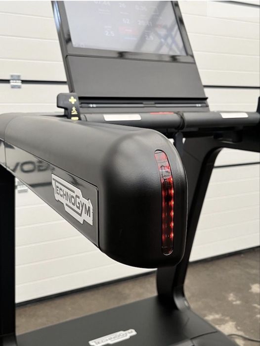 Technogym ARTIS Бягаща пътека