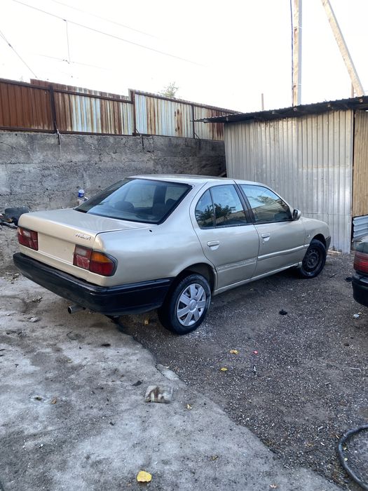 Nissan primera p10
