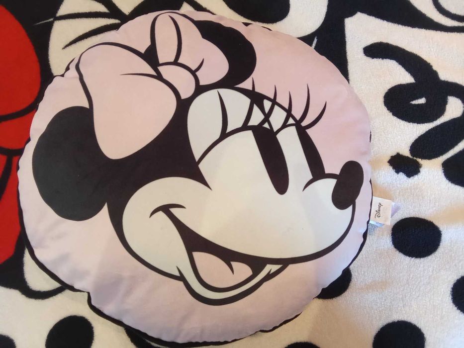 Одеало и  възглавница Дисни - 15 евро.
