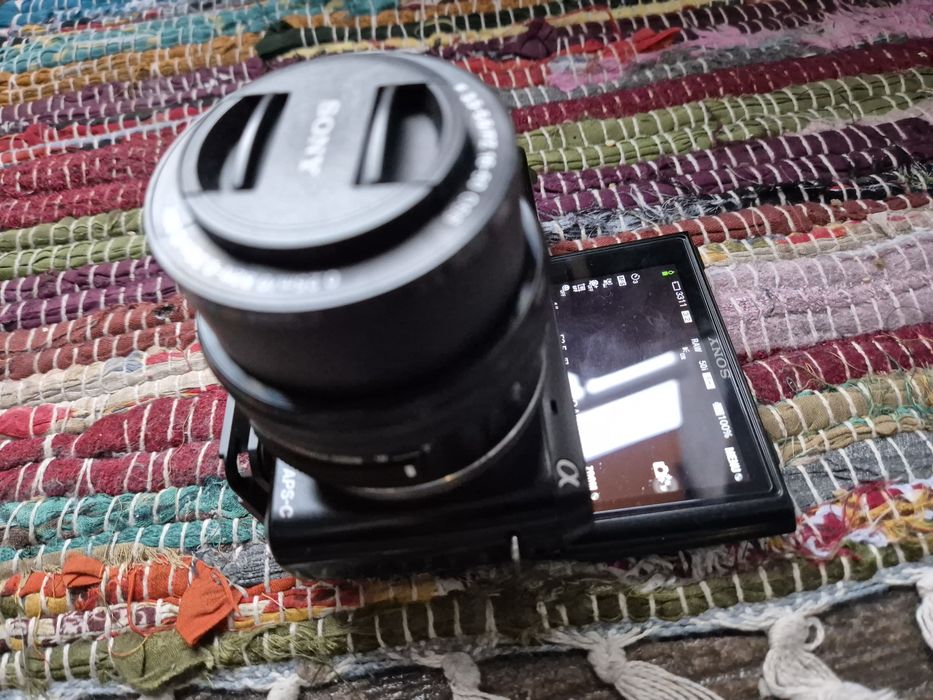 Sony NEX F3 + Sony SELP1650 (power zoom)