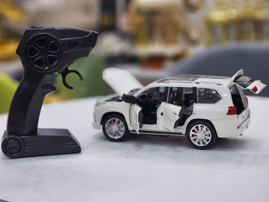 Металлическая машинка LEXUS LX570