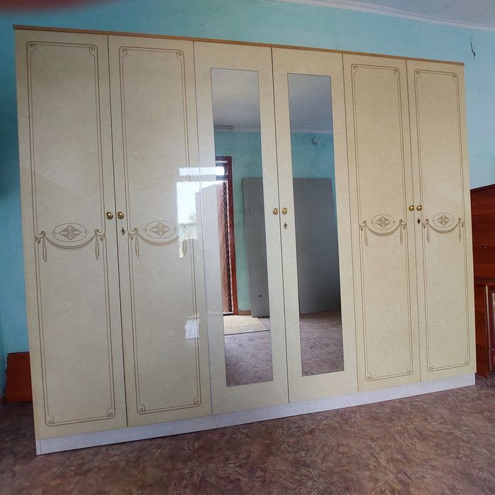 Продам  Шкаф , шифоньер.