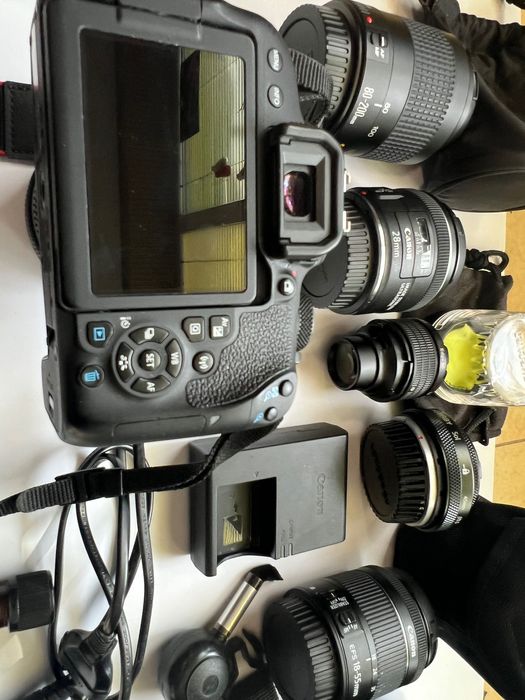 Canon EOS 800D+обективи+аксесоари