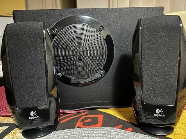 HP Pavilion 17.3 с чанта  мишка  тонколони и субуфер Logitech