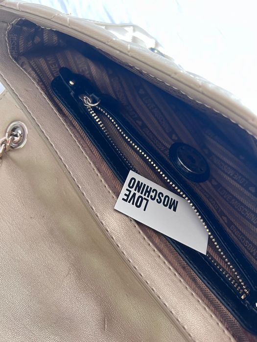 Geanta de umar Moschino