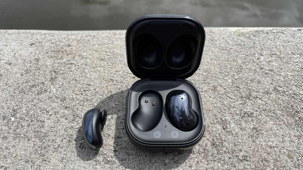 Samsung Galaxy buds live Akg