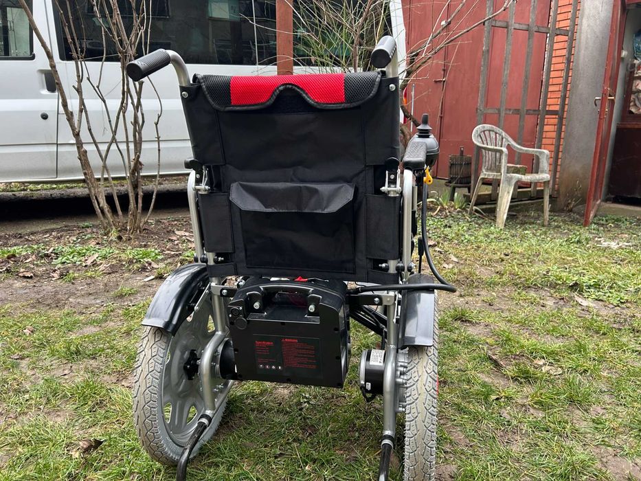 Vând cărucior electric pentru persoane cu dizabilități nefolosit