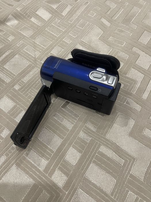 Продам видеокамеру самсунг