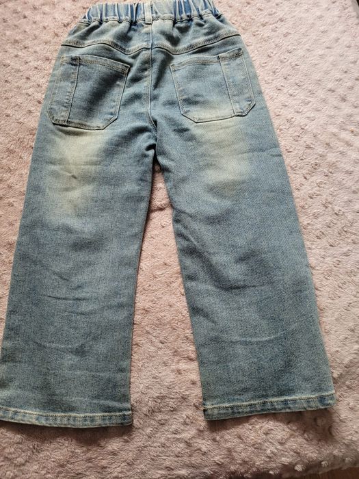 Продам джинсы на девучку .6-7 лет