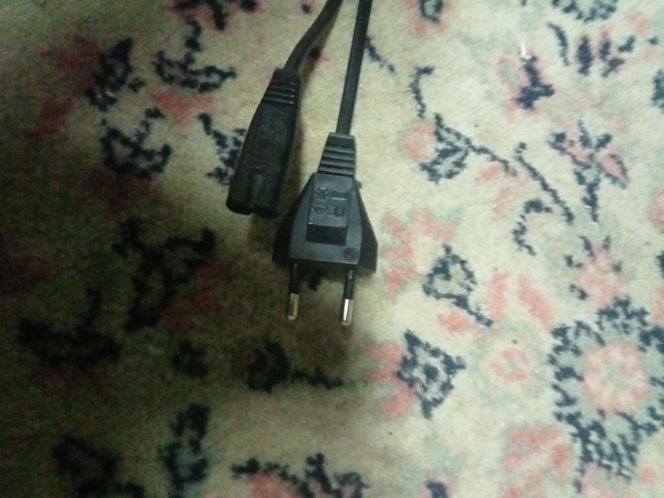 Vând PS 1 negociabil