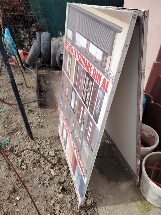 Capră publicitara pe structura metalica