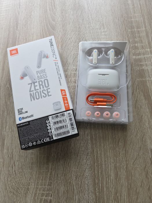 Безжични слушалки JBL TUNE 230NC