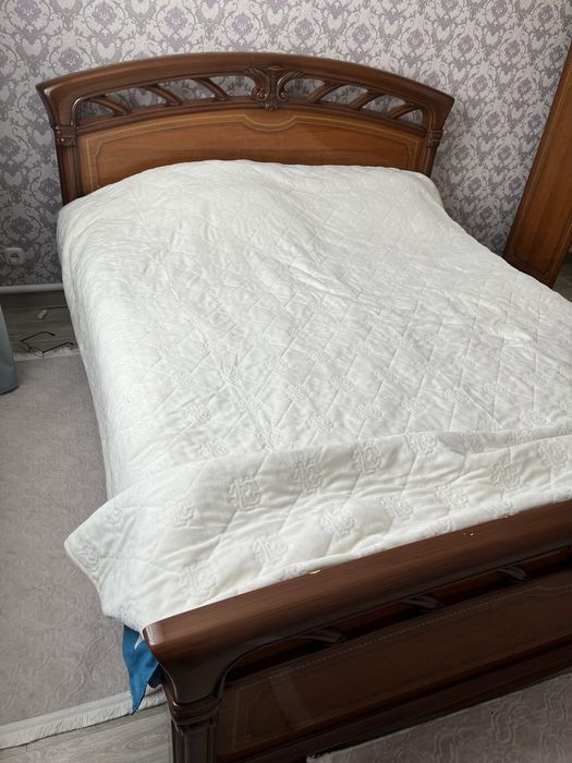 Продам шкаф и кровать.